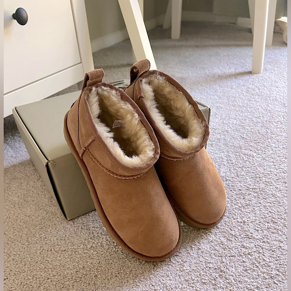 UGGs size 7 NWT